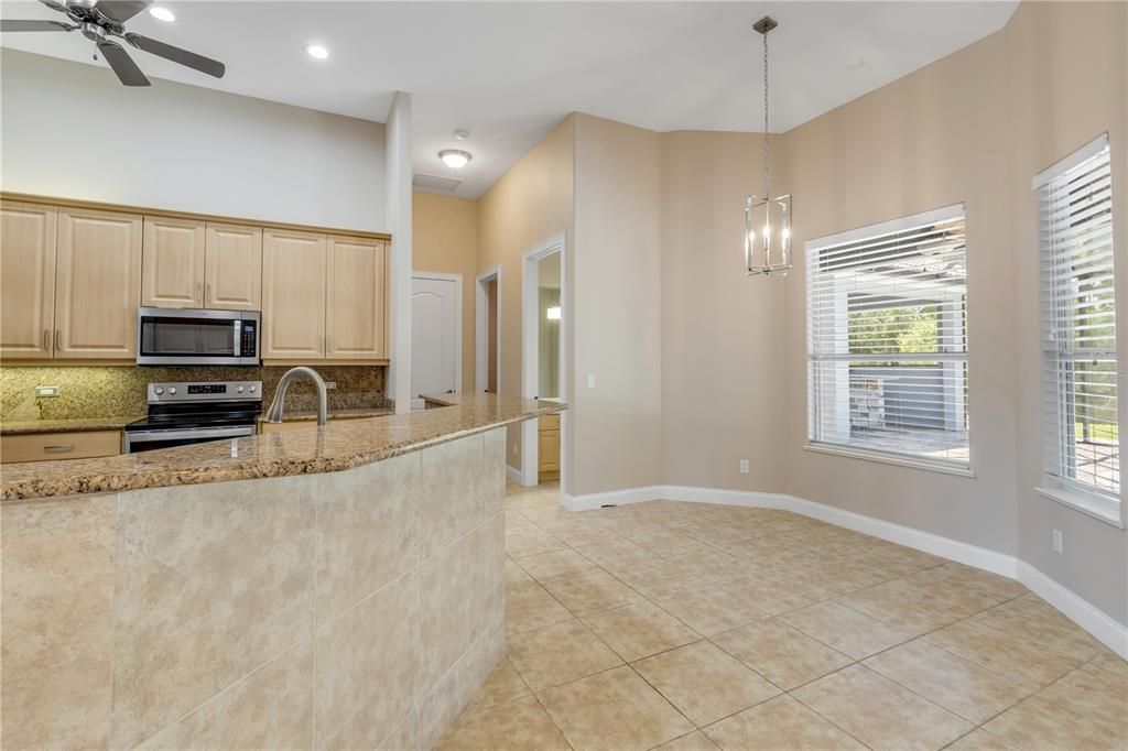 En Venta: $825,000 (4 camas, 3 baños, 2592 Pies cuadrados)