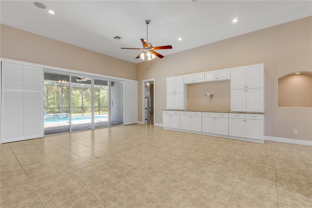 En Venta: $825,000 (4 camas, 3 baños, 2592 Pies cuadrados)