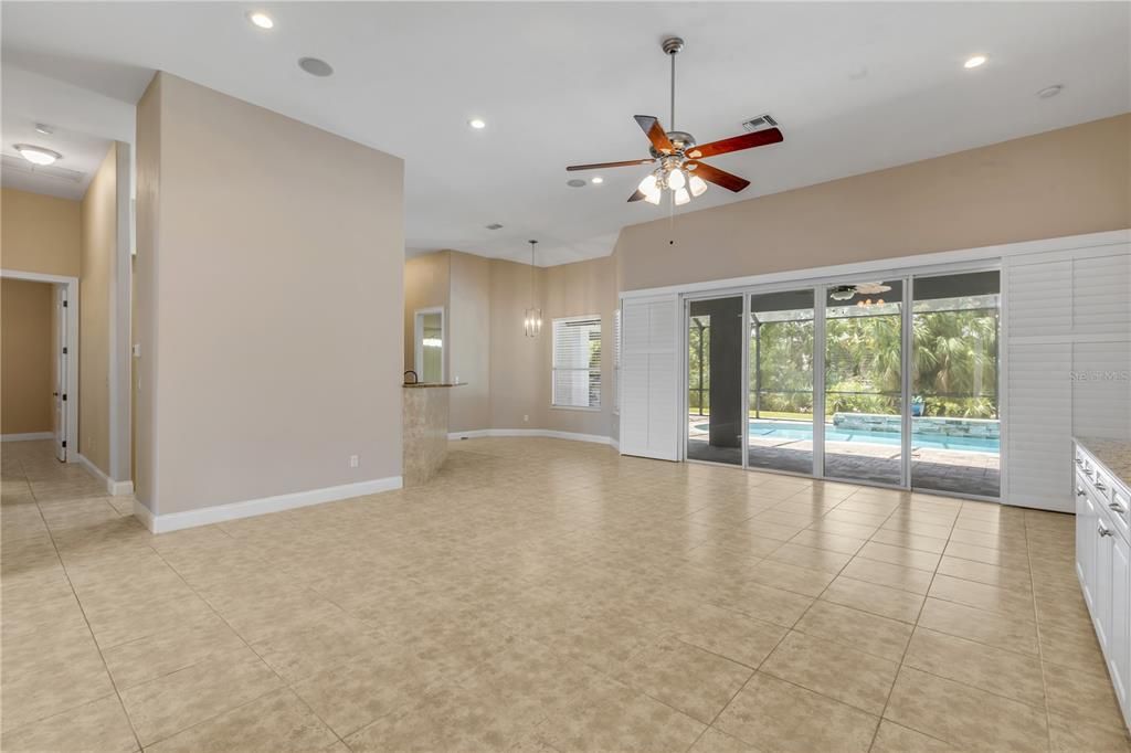 En Venta: $825,000 (4 camas, 3 baños, 2592 Pies cuadrados)