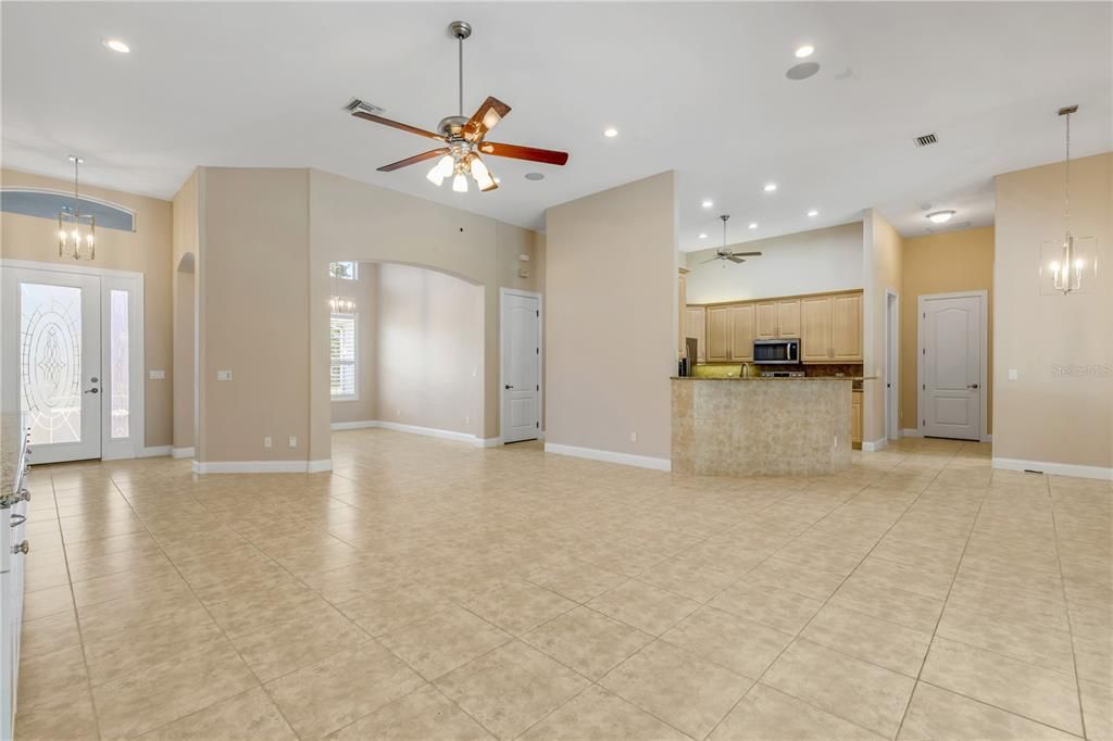 En Venta: $825,000 (4 camas, 3 baños, 2592 Pies cuadrados)