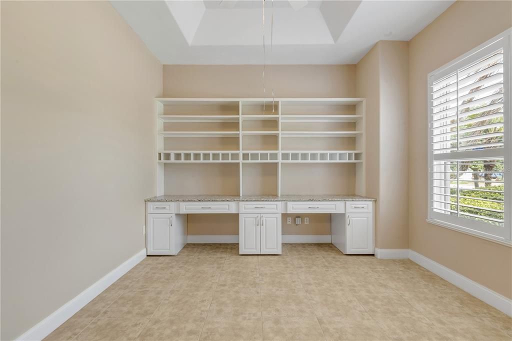 En Venta: $825,000 (4 camas, 3 baños, 2592 Pies cuadrados)