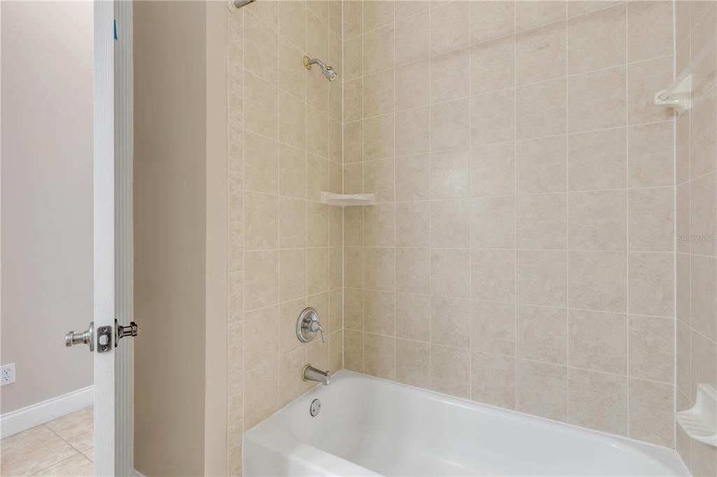 En Venta: $825,000 (4 camas, 3 baños, 2592 Pies cuadrados)