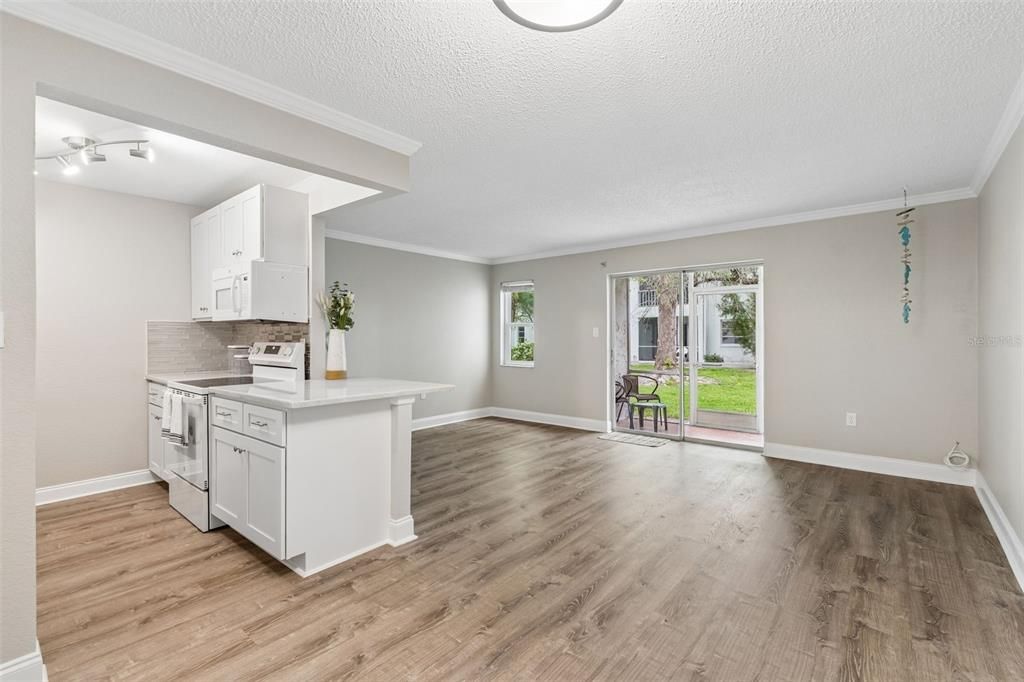 For Sale: $110,000 (1 beds, 1 baths, 747 Square Feet)