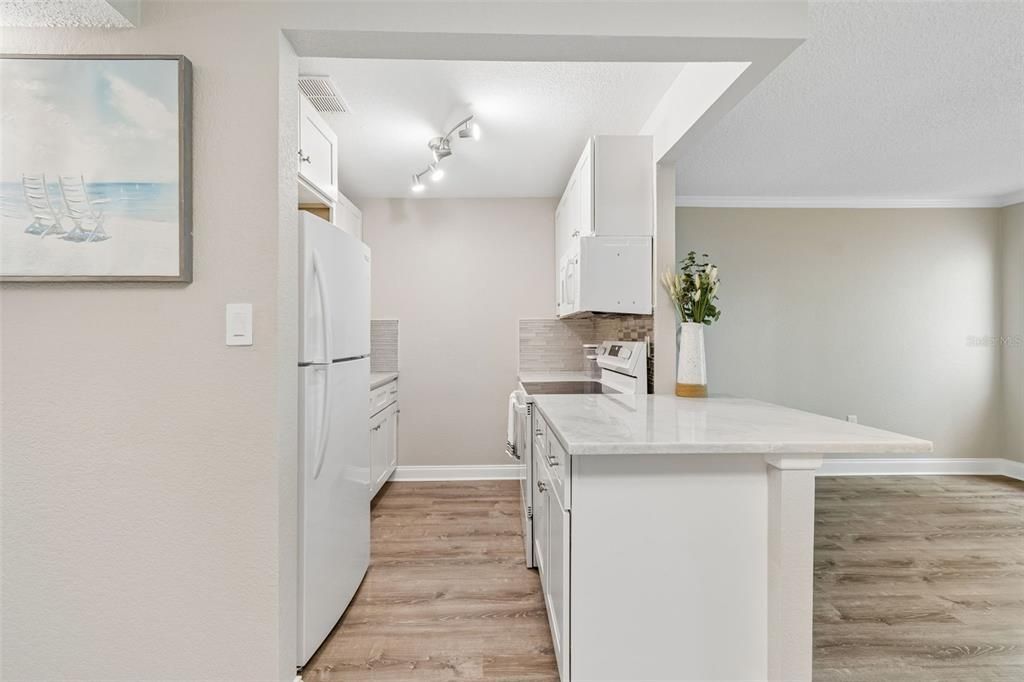 For Sale: $110,000 (1 beds, 1 baths, 747 Square Feet)