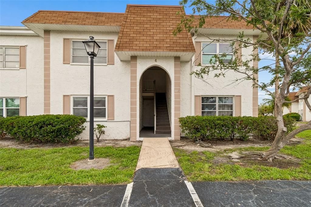 For Sale: $110,000 (1 beds, 1 baths, 747 Square Feet)