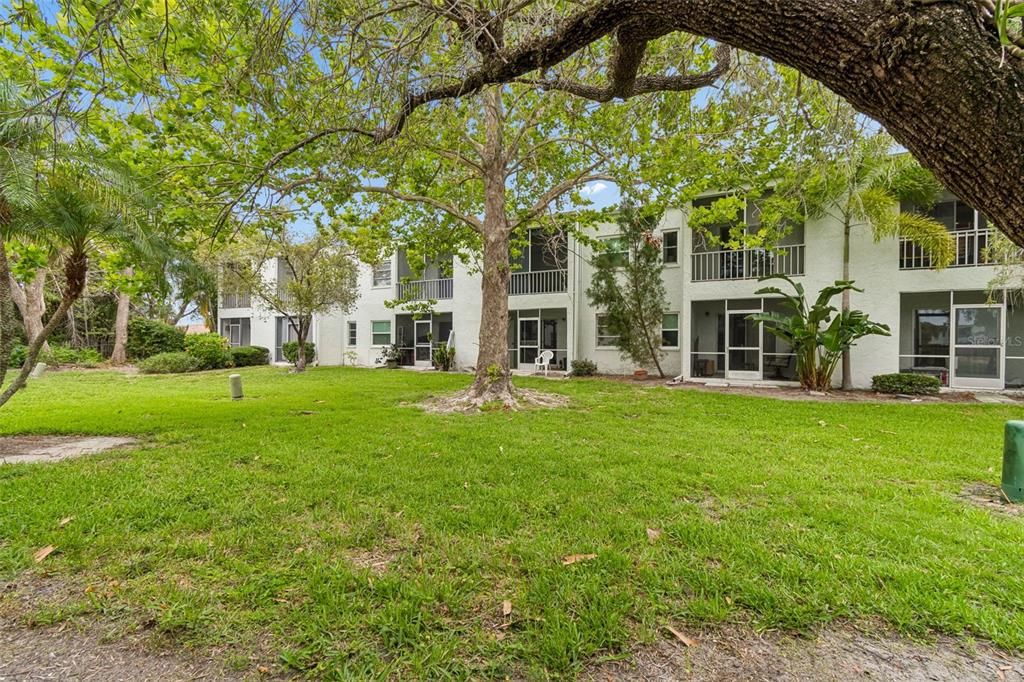 For Sale: $110,000 (1 beds, 1 baths, 747 Square Feet)
