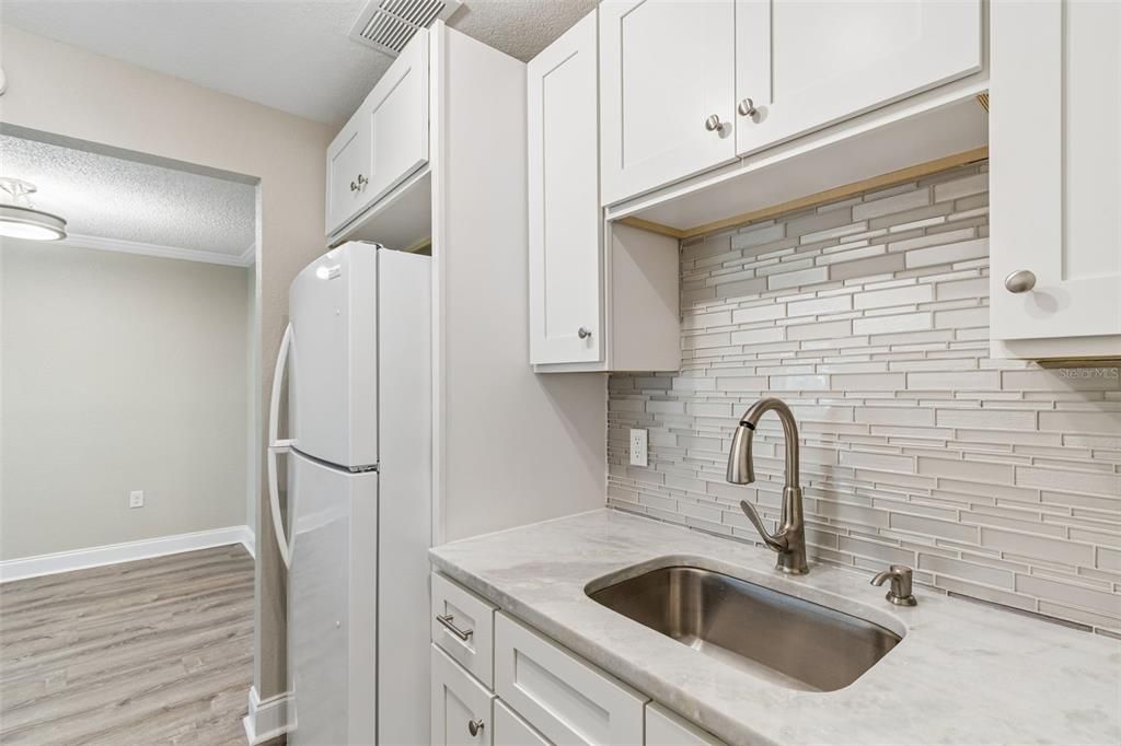 For Sale: $110,000 (1 beds, 1 baths, 747 Square Feet)
