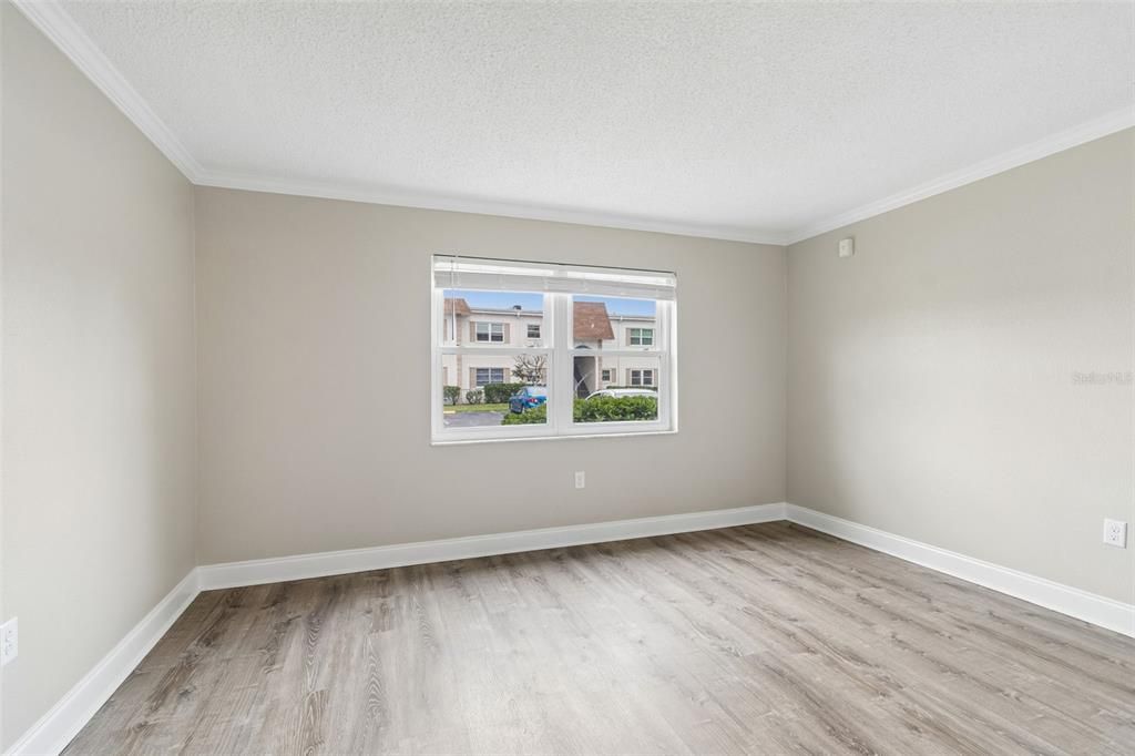 For Sale: $110,000 (1 beds, 1 baths, 747 Square Feet)