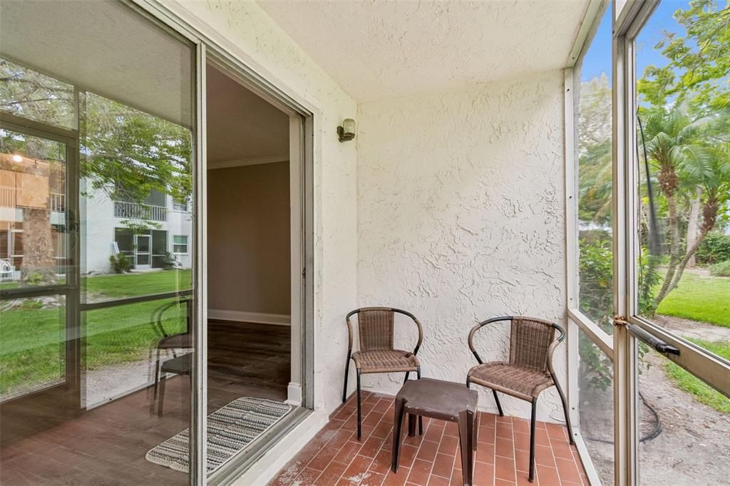 For Sale: $110,000 (1 beds, 1 baths, 747 Square Feet)