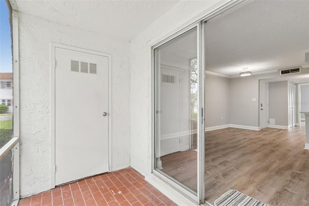 For Sale: $110,000 (1 beds, 1 baths, 747 Square Feet)