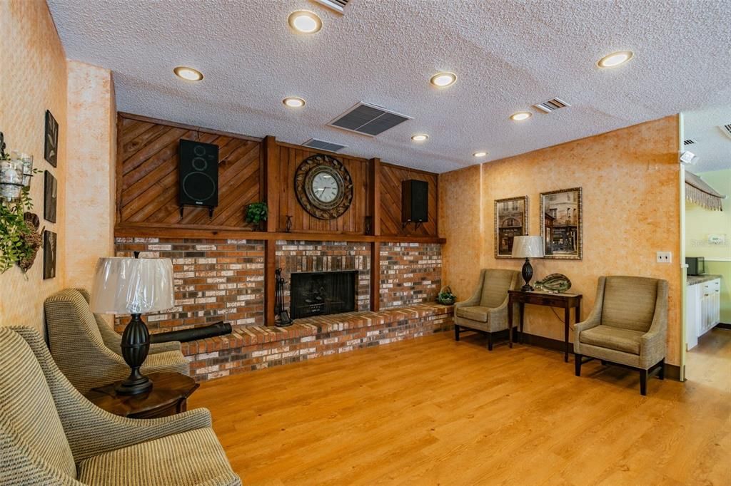 For Sale: $110,000 (1 beds, 1 baths, 747 Square Feet)