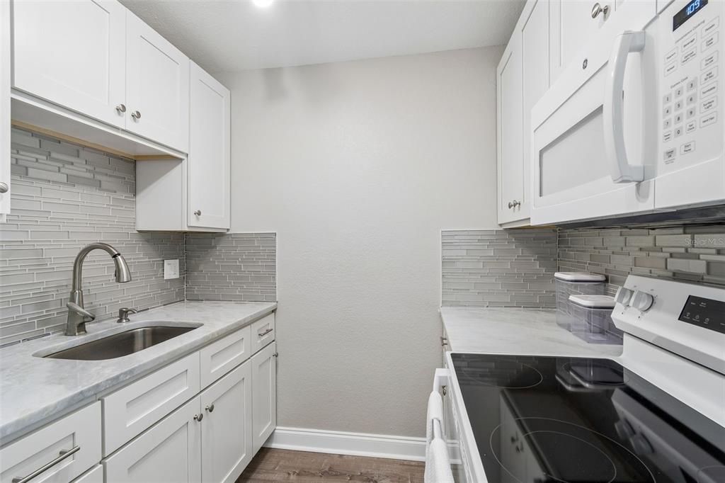 For Sale: $110,000 (1 beds, 1 baths, 747 Square Feet)