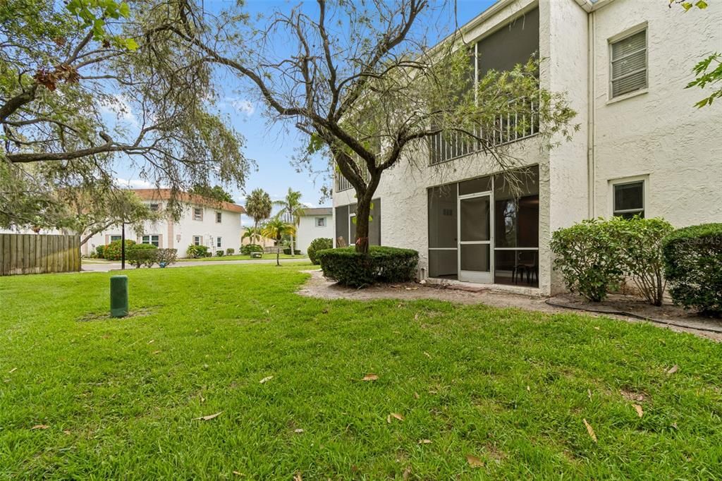 For Sale: $110,000 (1 beds, 1 baths, 747 Square Feet)