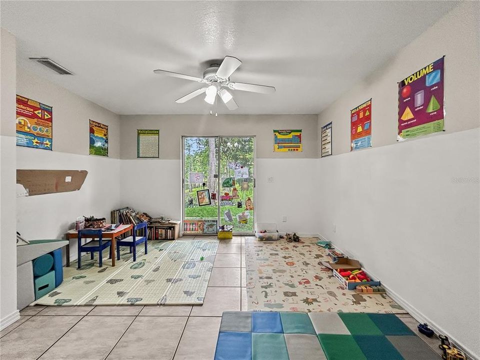 For Sale: $369,900 (3 beds, 2 baths, 1575 Square Feet)