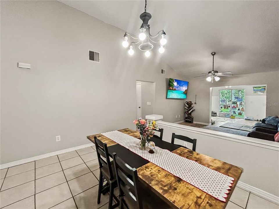 For Sale: $369,900 (3 beds, 2 baths, 1575 Square Feet)
