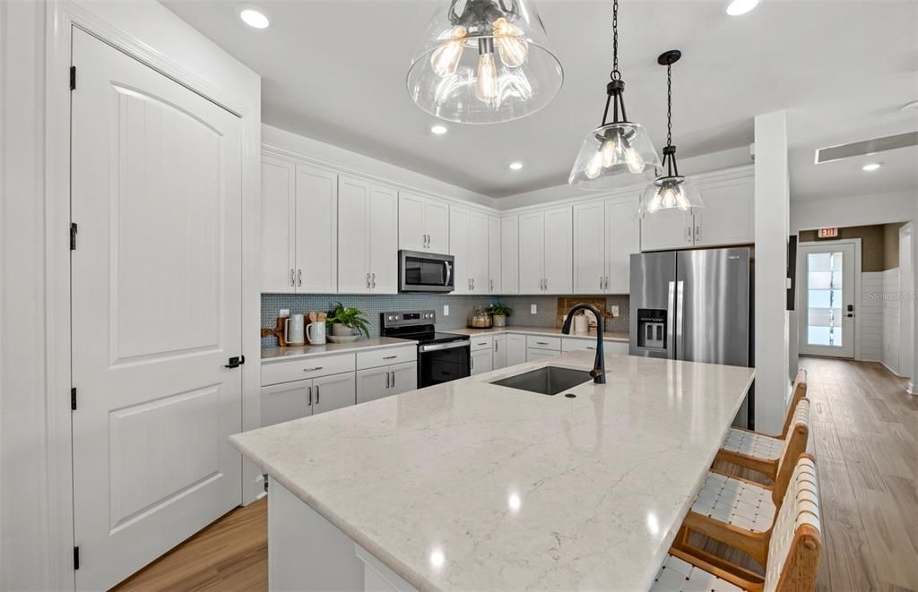 For Sale: $535,000 (3 beds, 3 baths, 2099 Square Feet)