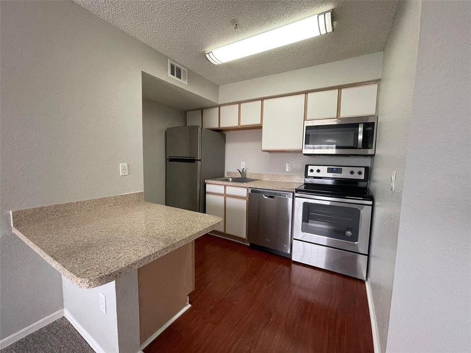For Rent: $1,400 (1 beds, 1 baths, 530 Square Feet)