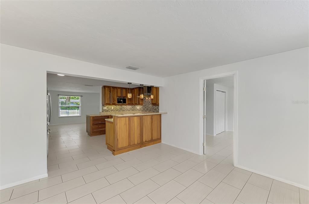 For Sale: $349,000 (3 beds, 2 baths, 1381 Square Feet)