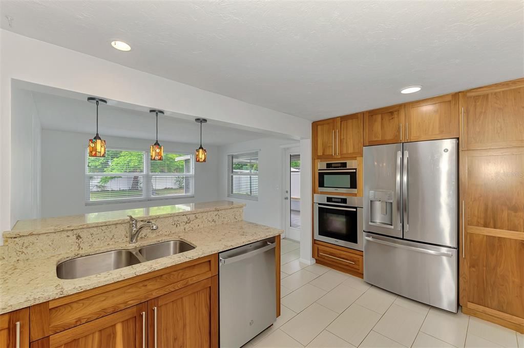 For Sale: $349,000 (3 beds, 2 baths, 1381 Square Feet)