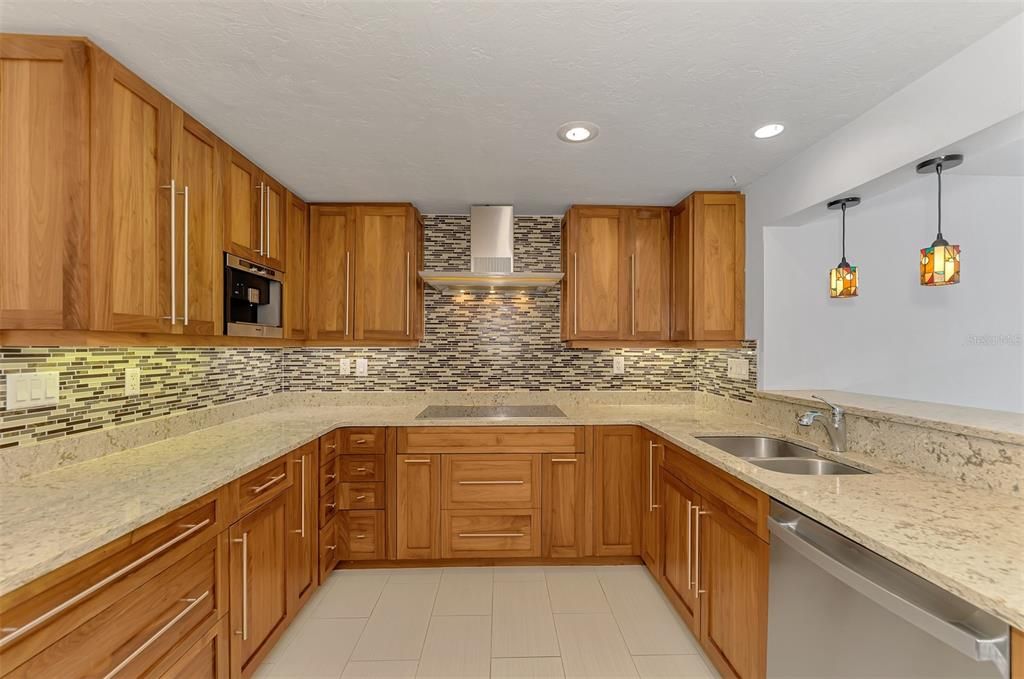 For Sale: $349,000 (3 beds, 2 baths, 1381 Square Feet)