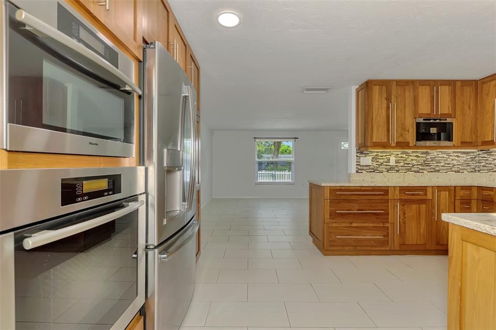 For Sale: $349,000 (3 beds, 2 baths, 1381 Square Feet)