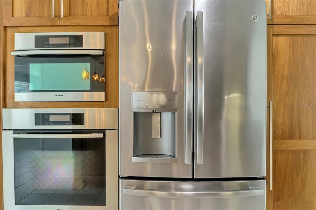 For Sale: $349,000 (3 beds, 2 baths, 1381 Square Feet)