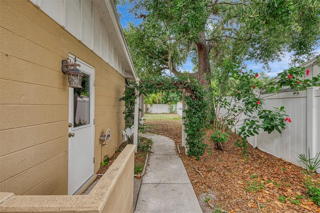 For Sale: $349,000 (3 beds, 2 baths, 1381 Square Feet)