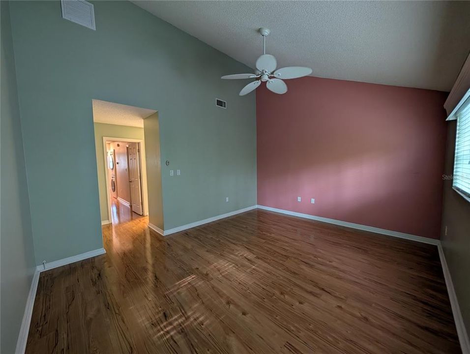 В аренду: $2,100 (2 спален, 2 ванн, 1525 Квадратных фут)