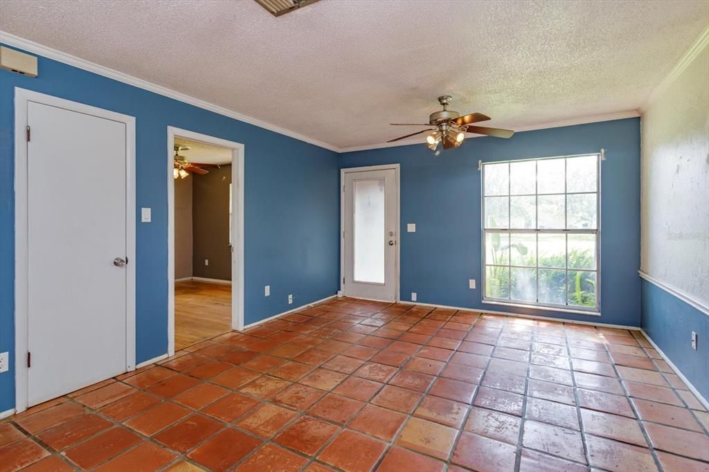 For Sale: $299,000 (3 beds, 2 baths, 1000 Square Feet)