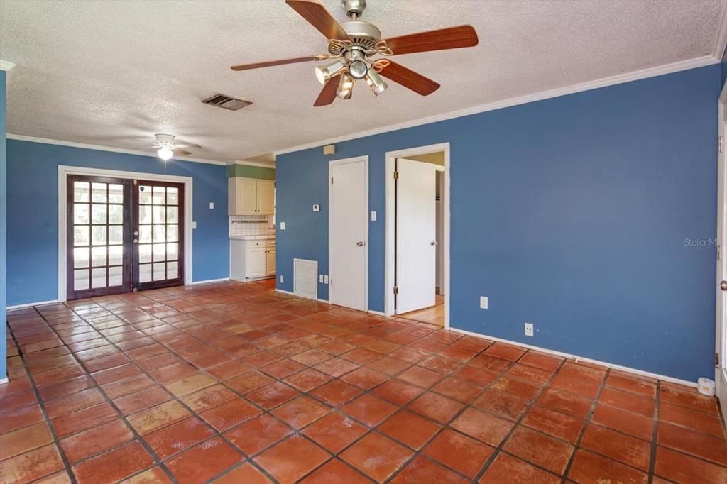 For Sale: $299,000 (3 beds, 2 baths, 1000 Square Feet)