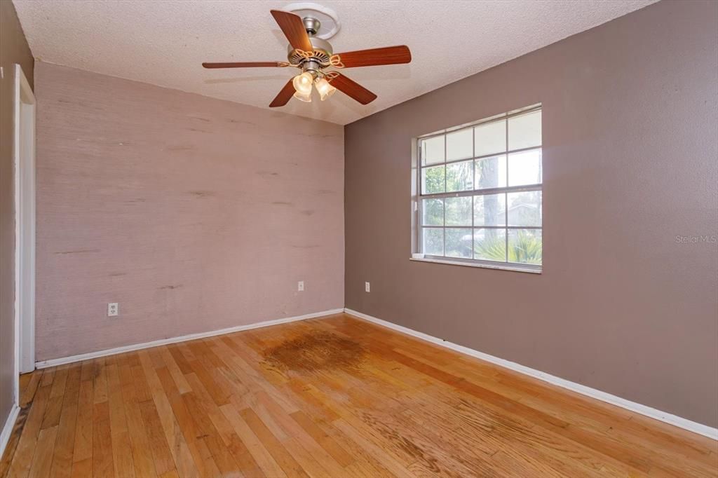 For Sale: $299,000 (3 beds, 2 baths, 1000 Square Feet)