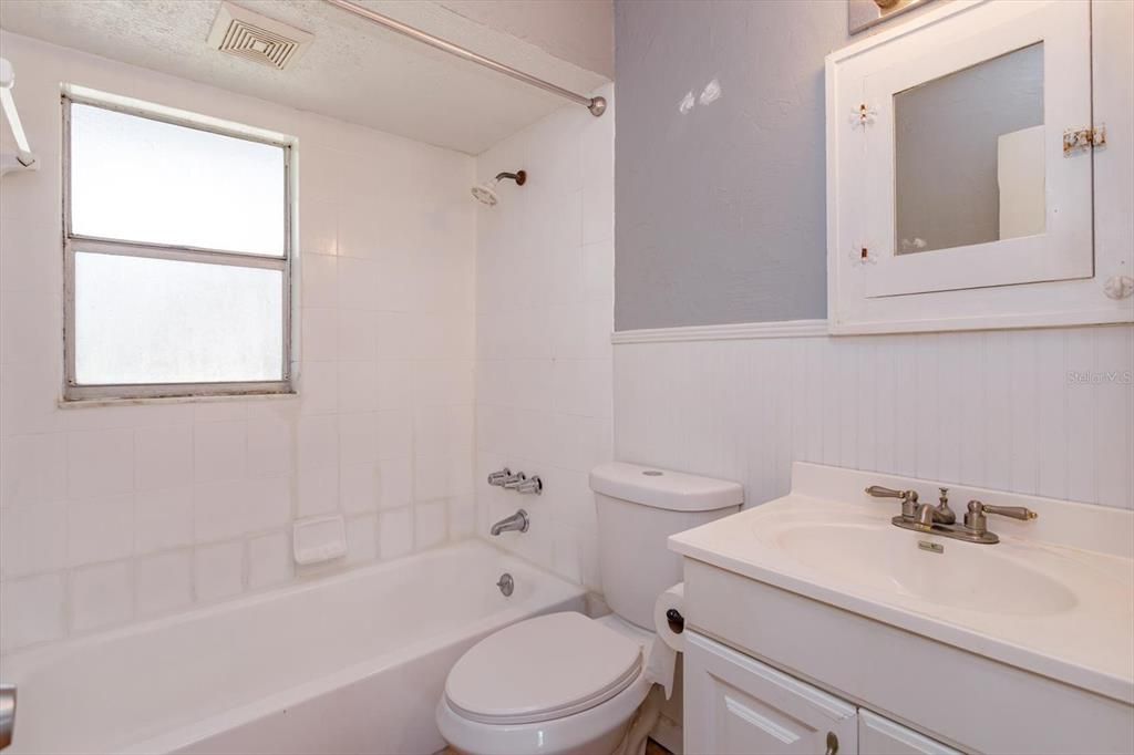 For Sale: $299,000 (3 beds, 2 baths, 1000 Square Feet)