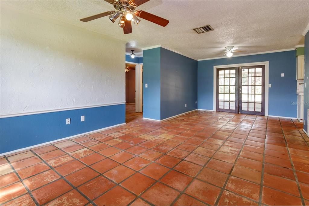 For Sale: $299,000 (3 beds, 2 baths, 1000 Square Feet)