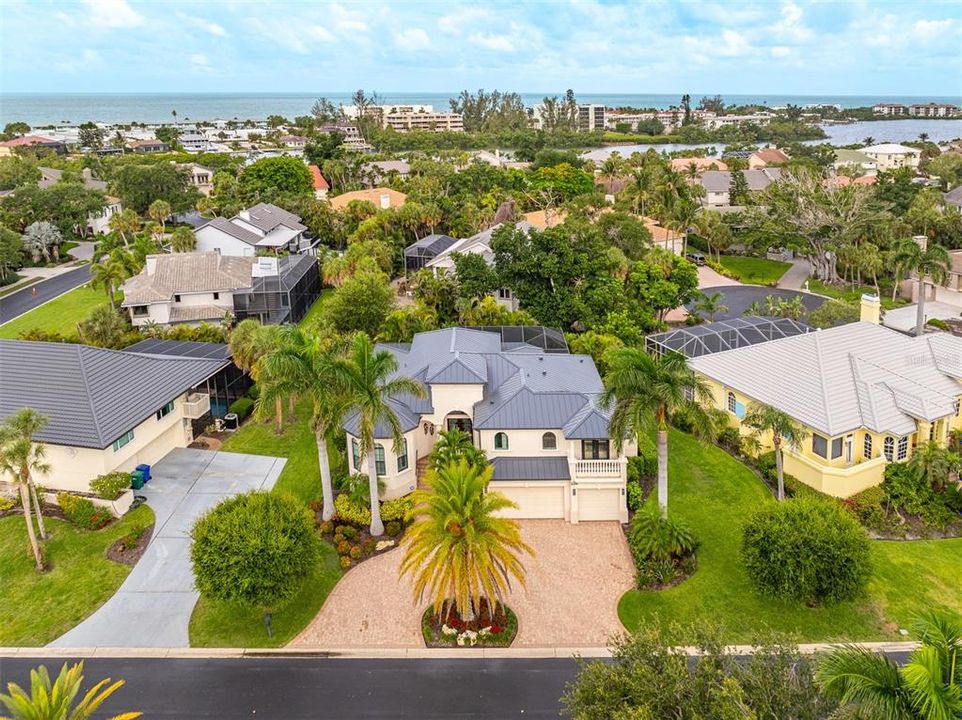 For Sale: $1,995,000 (4 beds, 4 baths, 3059 Square Feet)