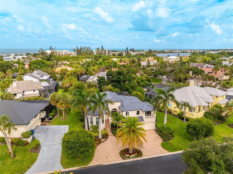 For Sale: $1,995,000 (4 beds, 4 baths, 3059 Square Feet)