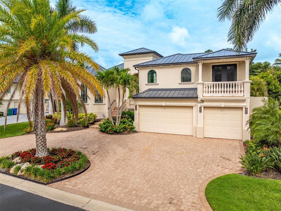 For Sale: $1,995,000 (4 beds, 4 baths, 3059 Square Feet)