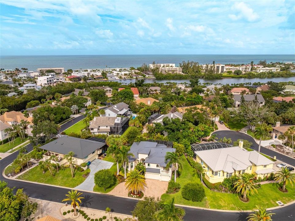 For Sale: $1,995,000 (4 beds, 4 baths, 3059 Square Feet)