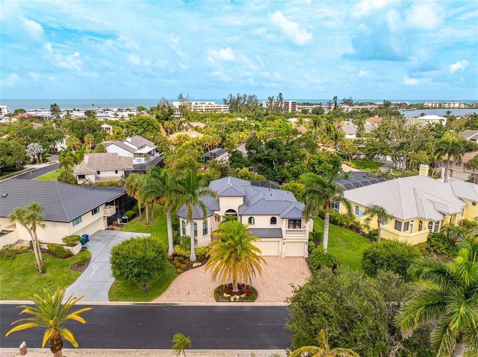 For Sale: $1,995,000 (4 beds, 4 baths, 3059 Square Feet)