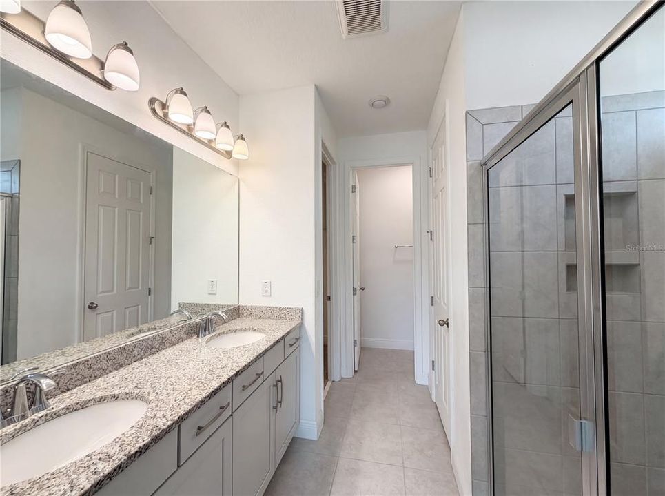 En Venta: $375,000 (4 camas, 2 baños, 1880 Pies cuadrados)