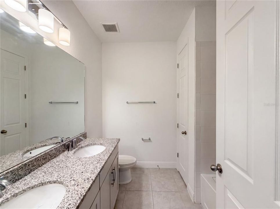 En Venta: $375,000 (4 camas, 2 baños, 1880 Pies cuadrados)