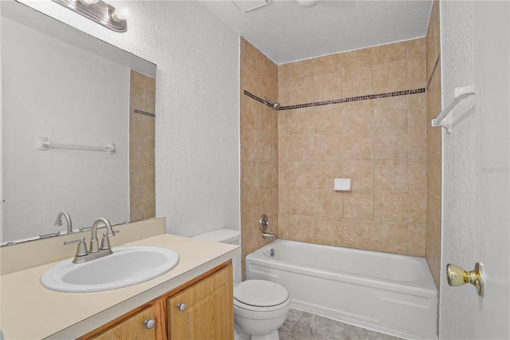 For Sale: $140,000 (2 beds, 1 baths, 1214 Square Feet)