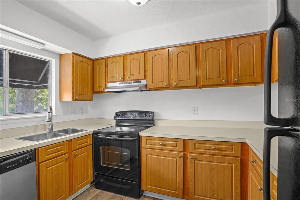 For Sale: $140,000 (2 beds, 1 baths, 1214 Square Feet)