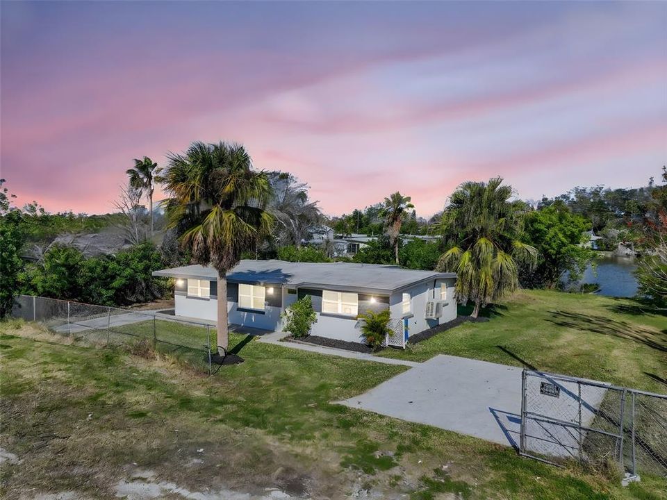 For Rent: $2,200 (4 beds, 2 baths, 1349 Square Feet)
