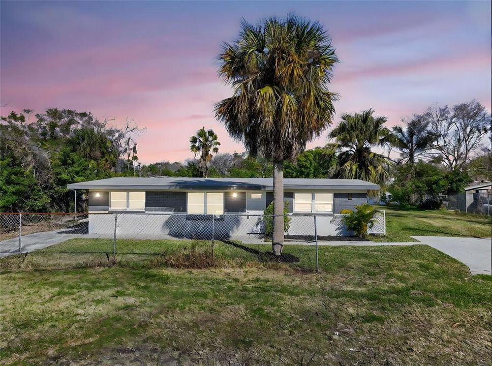 For Rent: $2,200 (4 beds, 2 baths, 1349 Square Feet)