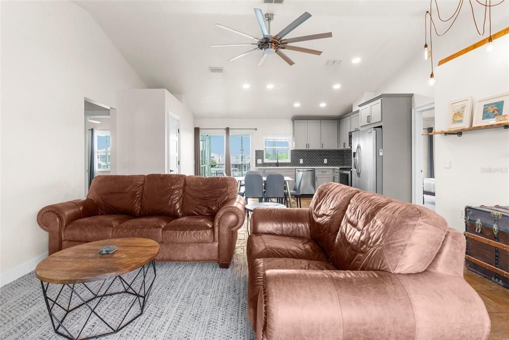 En Venta: $649,900 (3 camas, 2 baños, 1276 Pies cuadrados)