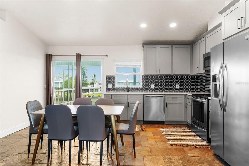 En Venta: $649,900 (3 camas, 2 baños, 1276 Pies cuadrados)