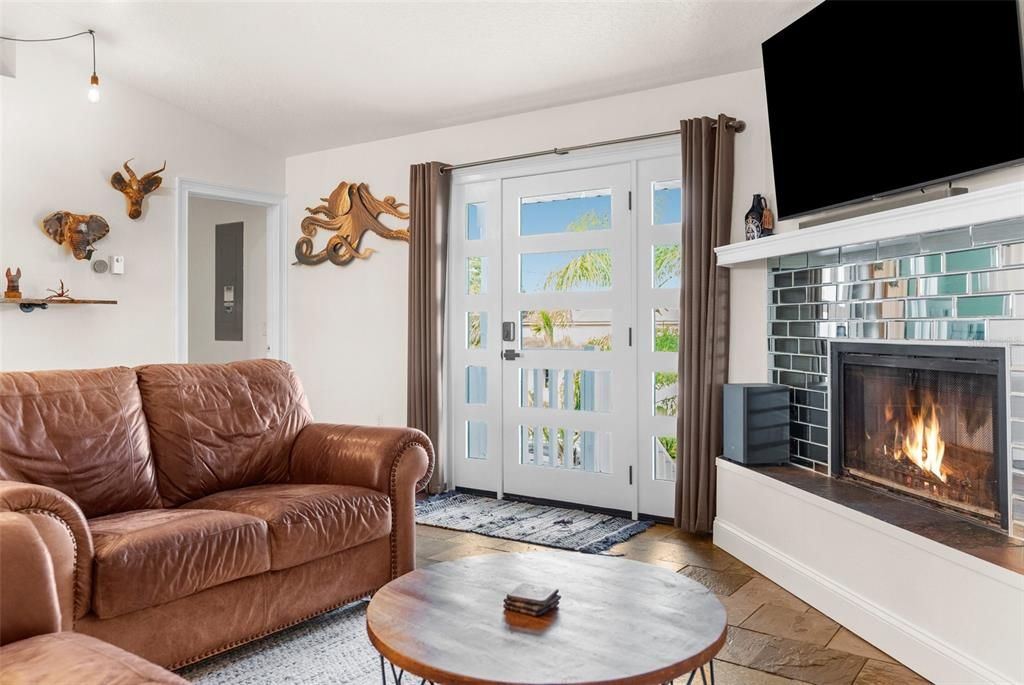 En Venta: $649,900 (3 camas, 2 baños, 1276 Pies cuadrados)