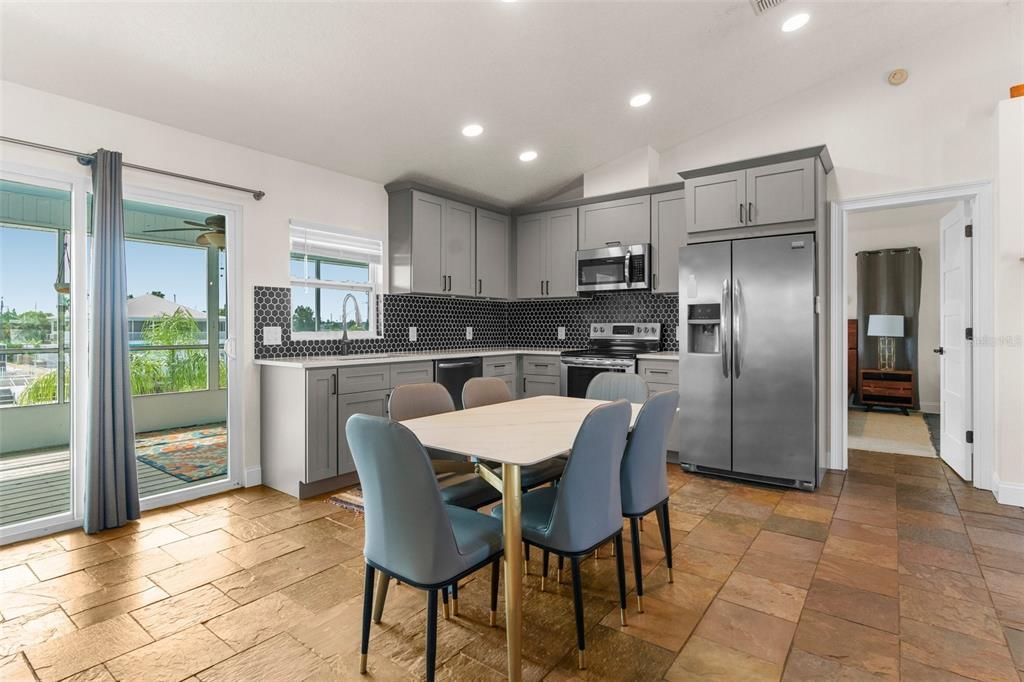 En Venta: $649,900 (3 camas, 2 baños, 1276 Pies cuadrados)
