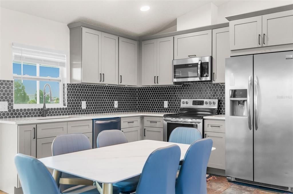 En Venta: $649,900 (3 camas, 2 baños, 1276 Pies cuadrados)
