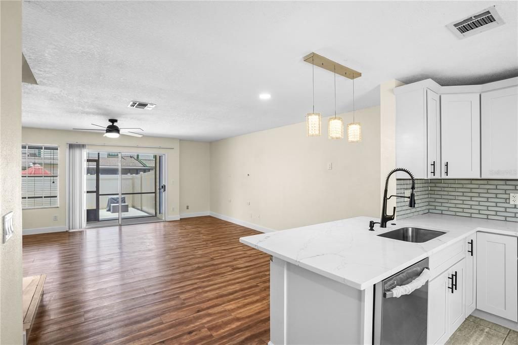 En Venta: $310,000 (3 camas, 2 baños, 1395 Pies cuadrados)